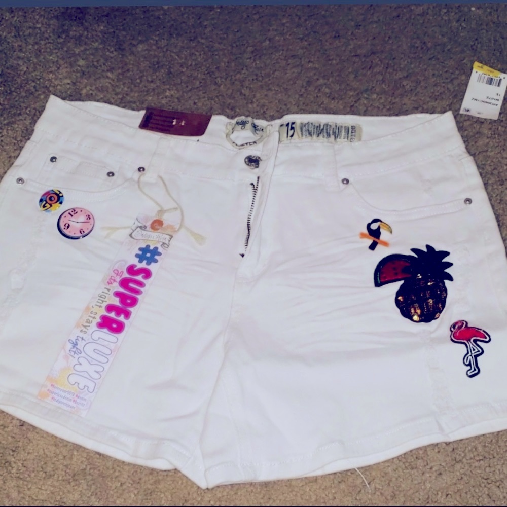 Super Summertime shorts. Blingy Indigo Rein white jean shorts. New size 15